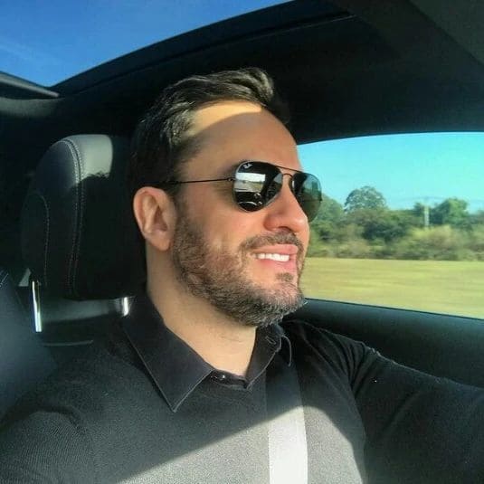 <em>— </em><em><strong>Andrés M., 35 años, Abogado</strong></em>